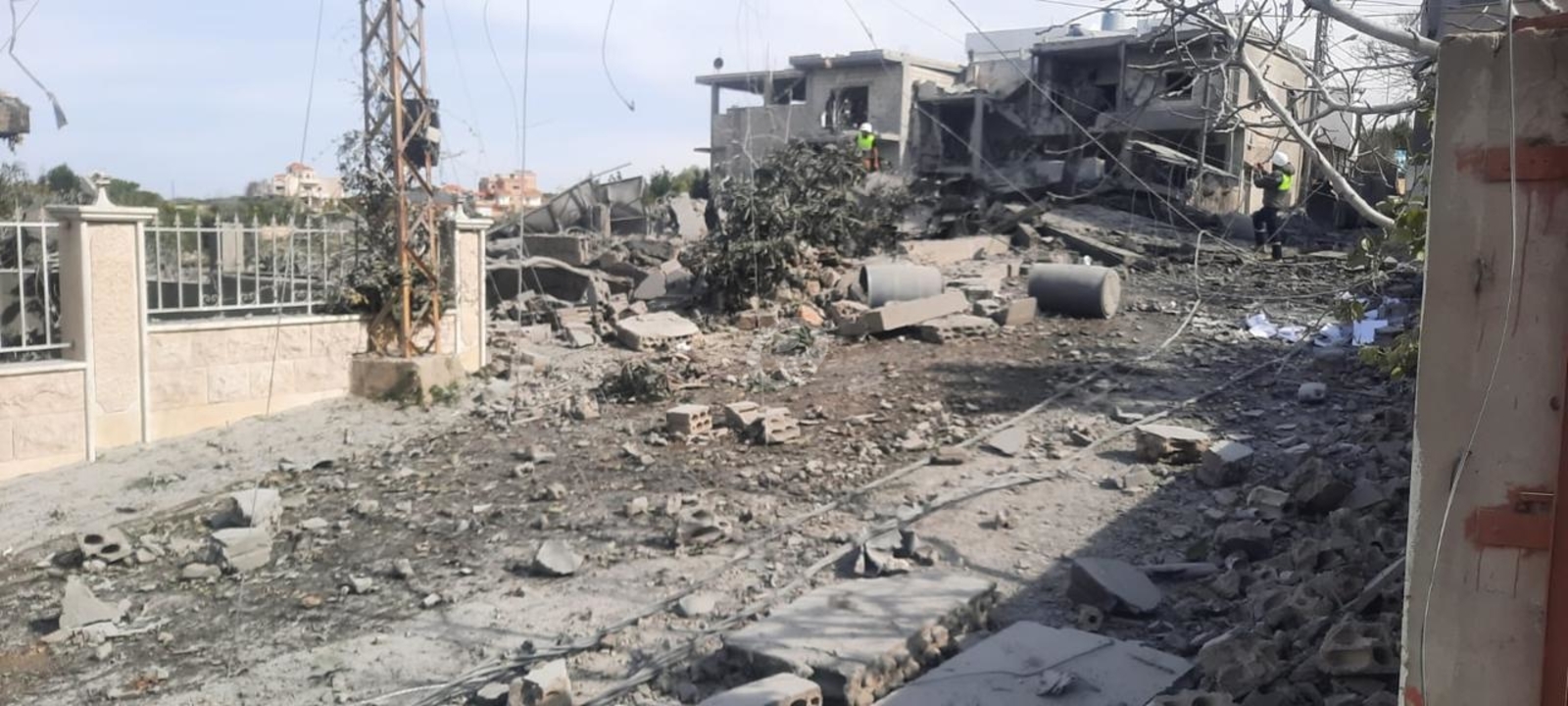 غارة على طيرحرفا واستهداف سيّارة في بنت جبيل