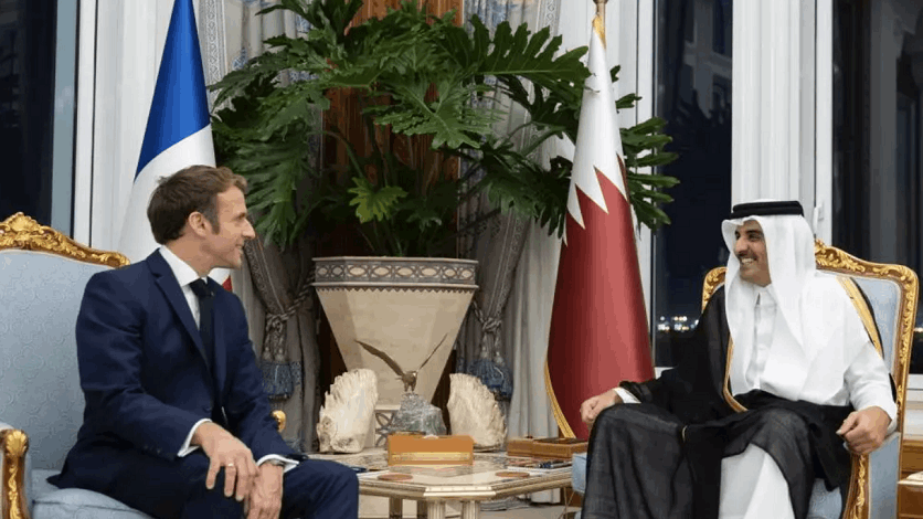 ماكرون وأمير قطر