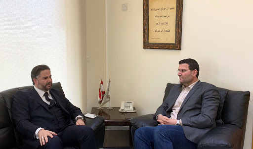 وزيرا الاقتصاد والزراعة سجالٌ بين وزيري الاقتصاد والزراعة، وضغطٌ لفكّ إضراب موظّفي الإدارة العامّة