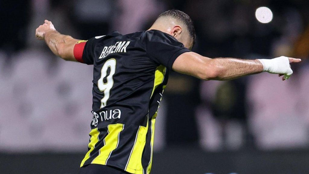 308372Image1 بنزيمة يغيب عن قمة الاتحاد والهلال