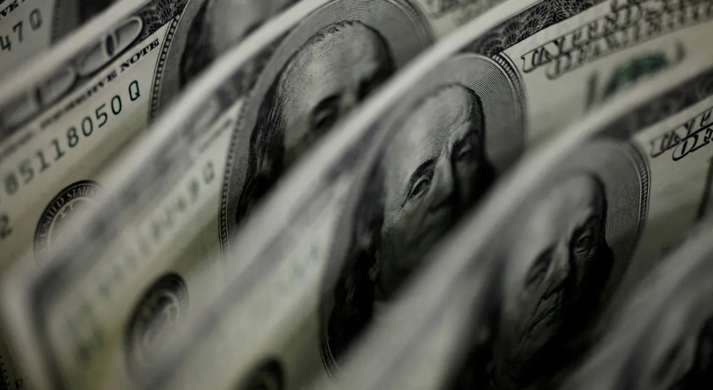Dolar-pic1 مشاورات مع موظّفي الماليّة لحلحلة صرف الرواتب