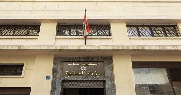 ministry خاص – المالية تقترح رفعًا تدريجيًا للدولار المصرفي