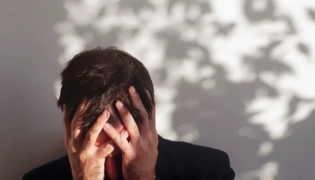 sad تزايد حالات الانتحار في لبنان.. وخطٌّ ساخن للدّعم النفسي