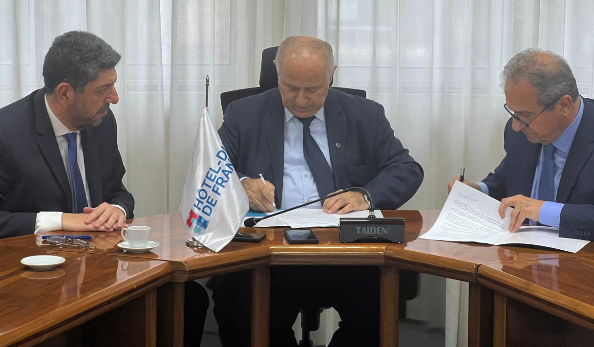 0af55698-aaa0-47f5-ac1d-e709d7bceb3e توقيع عقد شراكة بين اوتيل ديو ومركز العائلة الطبي في زغرتا