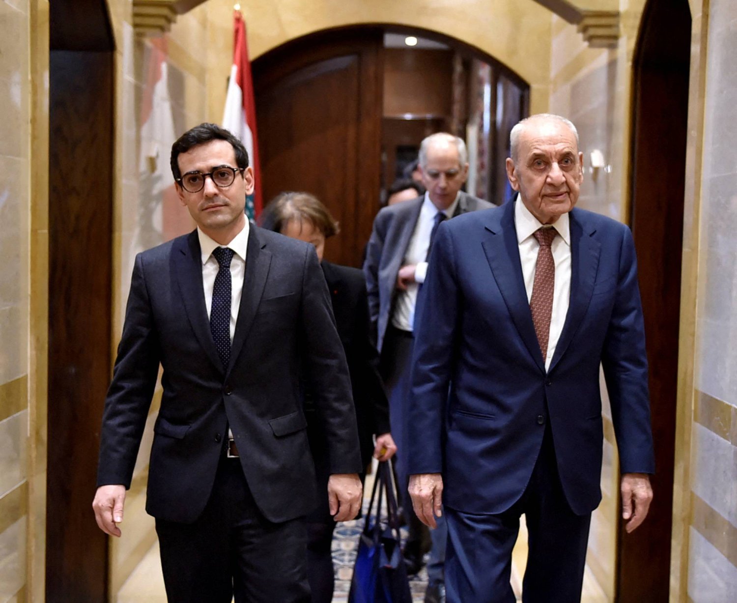 وزير خارجية فرنسا يتفاوض وبري لترجيح كفة الحل الدبلوماسي