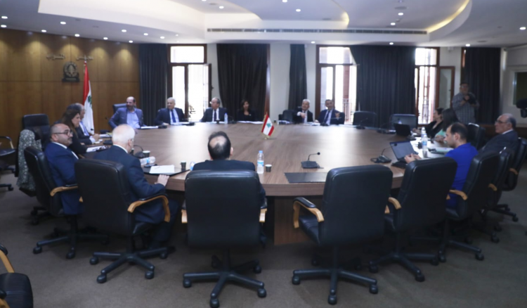 لجنة التربية لجنة التربية عرضت آليات الامتحانات الرسمية