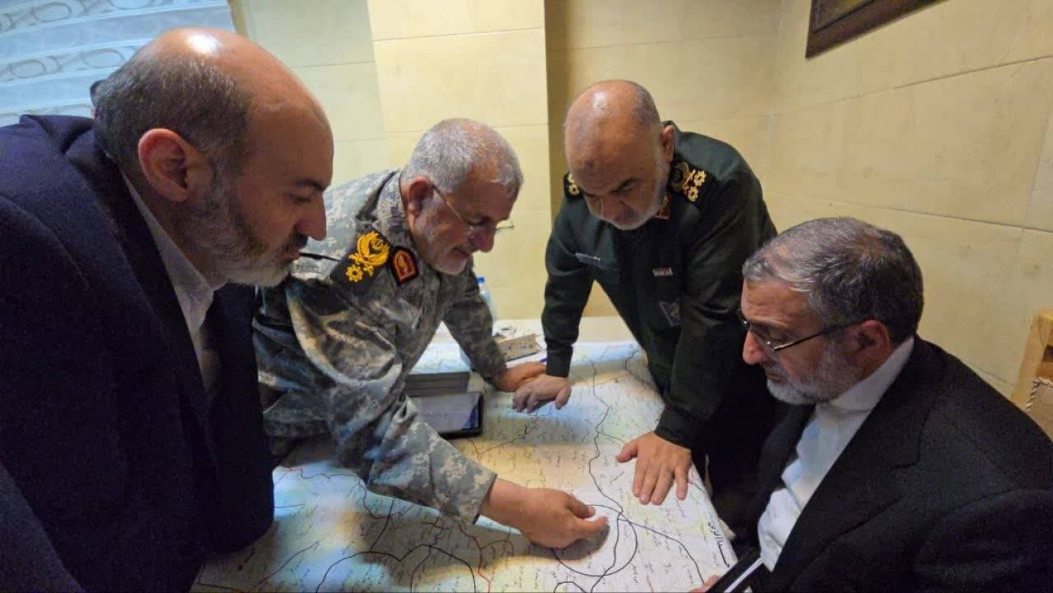 ايران بحث الرئيس مروحية قادة