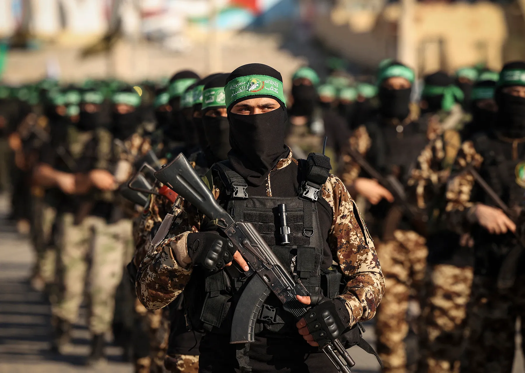 حماس جنود قيادي في حماس: وافقنا على إطلاق سراح 10 أسرى إسرائيليين مقابل وقف شامل للحرب