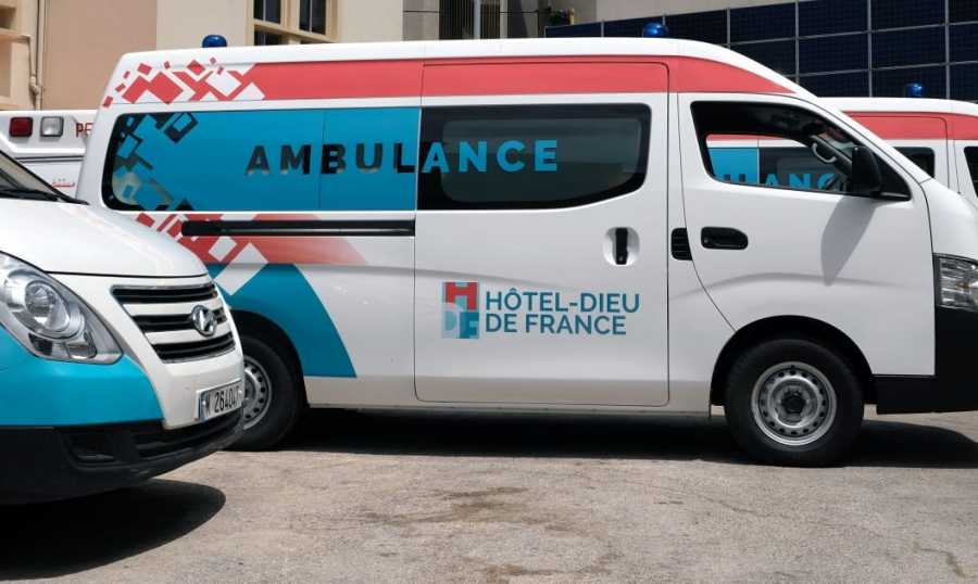 سيارة اسعاف مستشفى أوتيل ديو يقدّم خدمة إسعاف جديدة