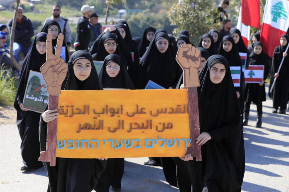 نساء تظاهرة