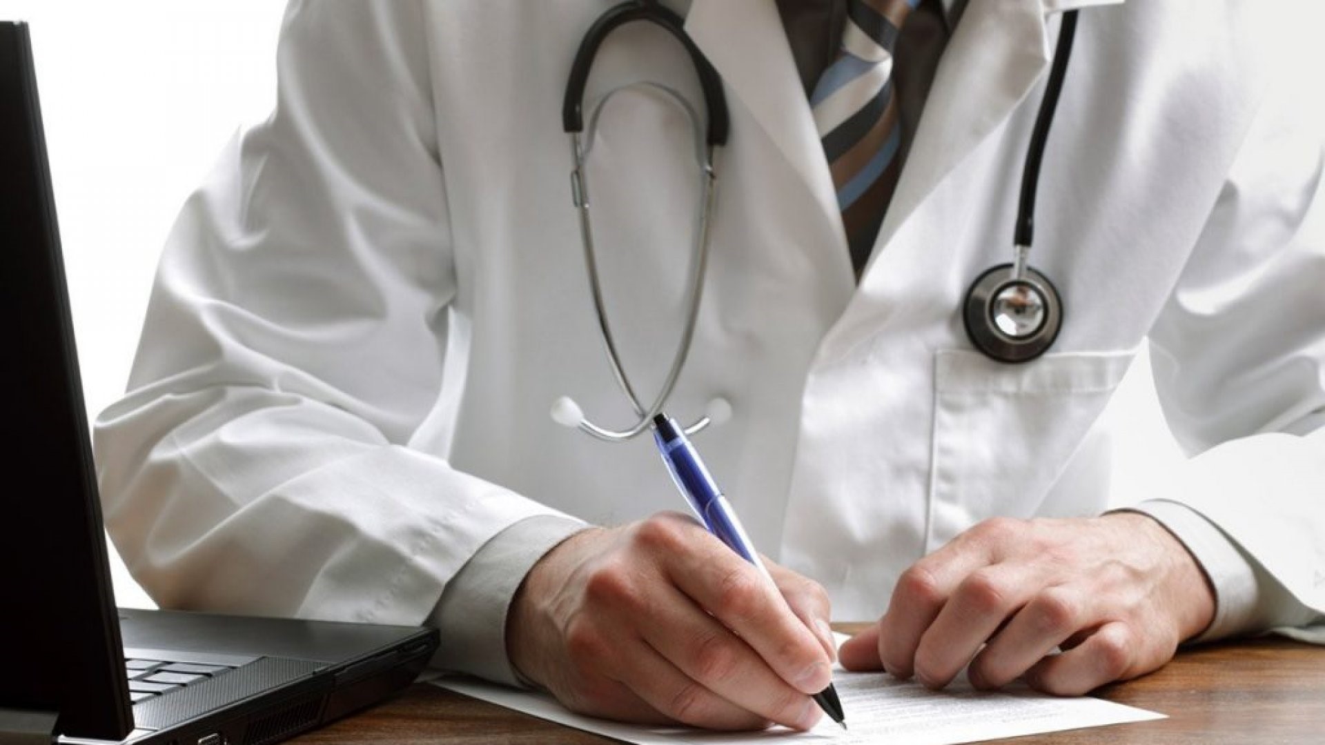 doctor-consultation أسعار زيارة الطبيب في لبنان تسبّب المرض
