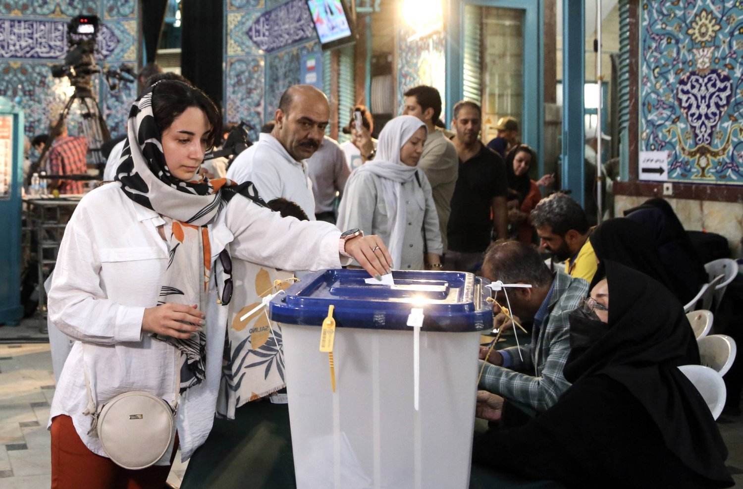 الانتخابات الايرانية النتائج الأوليّة لانتخابات إيران: بيزشكيان وجليلي الى جولة ثانية