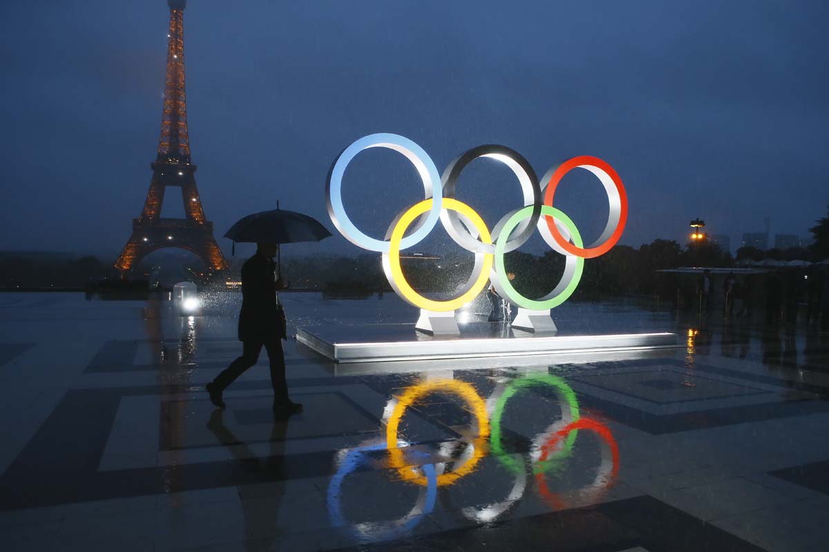 APTOPIX France Olympic Bids من المطار الى السجن