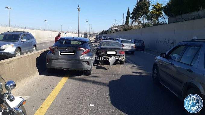 تصادم حادث سير داخل أنفاق المطار باتّجاه بيروت