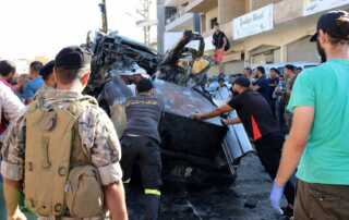 سيارة قيادي في الجماعة الإسلامية استهدفته إسرائيل بشرق لبنان