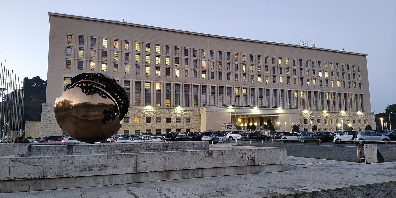 وزير خارجية إيطاليا يقيّم الوضع في لبنان والمنطقة مع سفراء بلاده