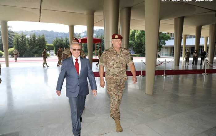 وزير الدفاع قائد الجيش