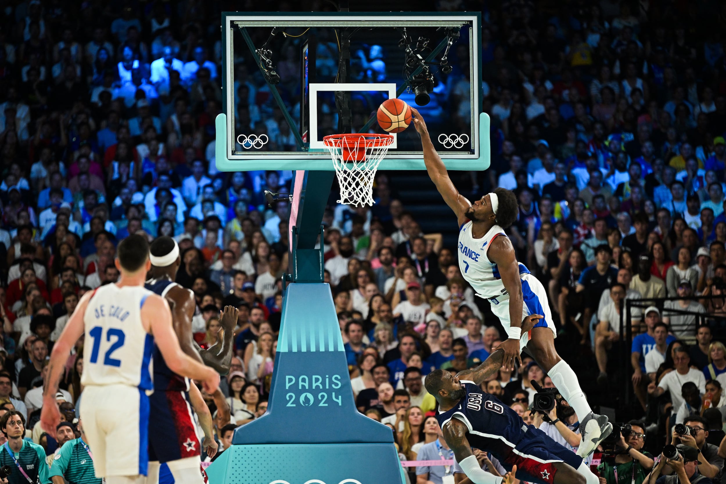 فيلادلفيا 76ers يتعاقد مع جيرشون يابوسيلي بعقد لمدة عام