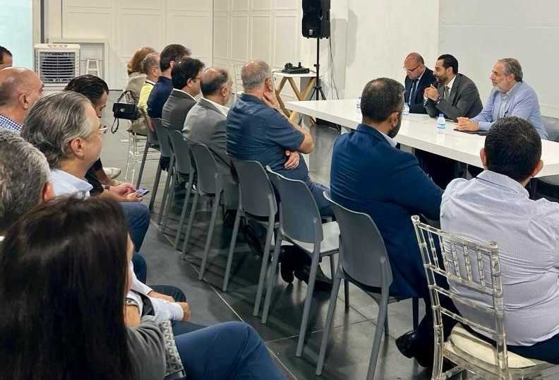 abd8bb9899b06fdc19c1ca1bb7915d34 أبو حيدر ومستوردو المواد الغذائية: المخزون الموجود يكفي 3 أشهر