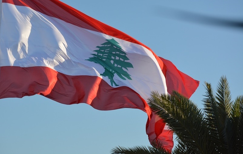 العلم اللبناني الضغوط الدبلوماسية تتزايد على لبنان، وشروط للحصول على الدعم الدولي