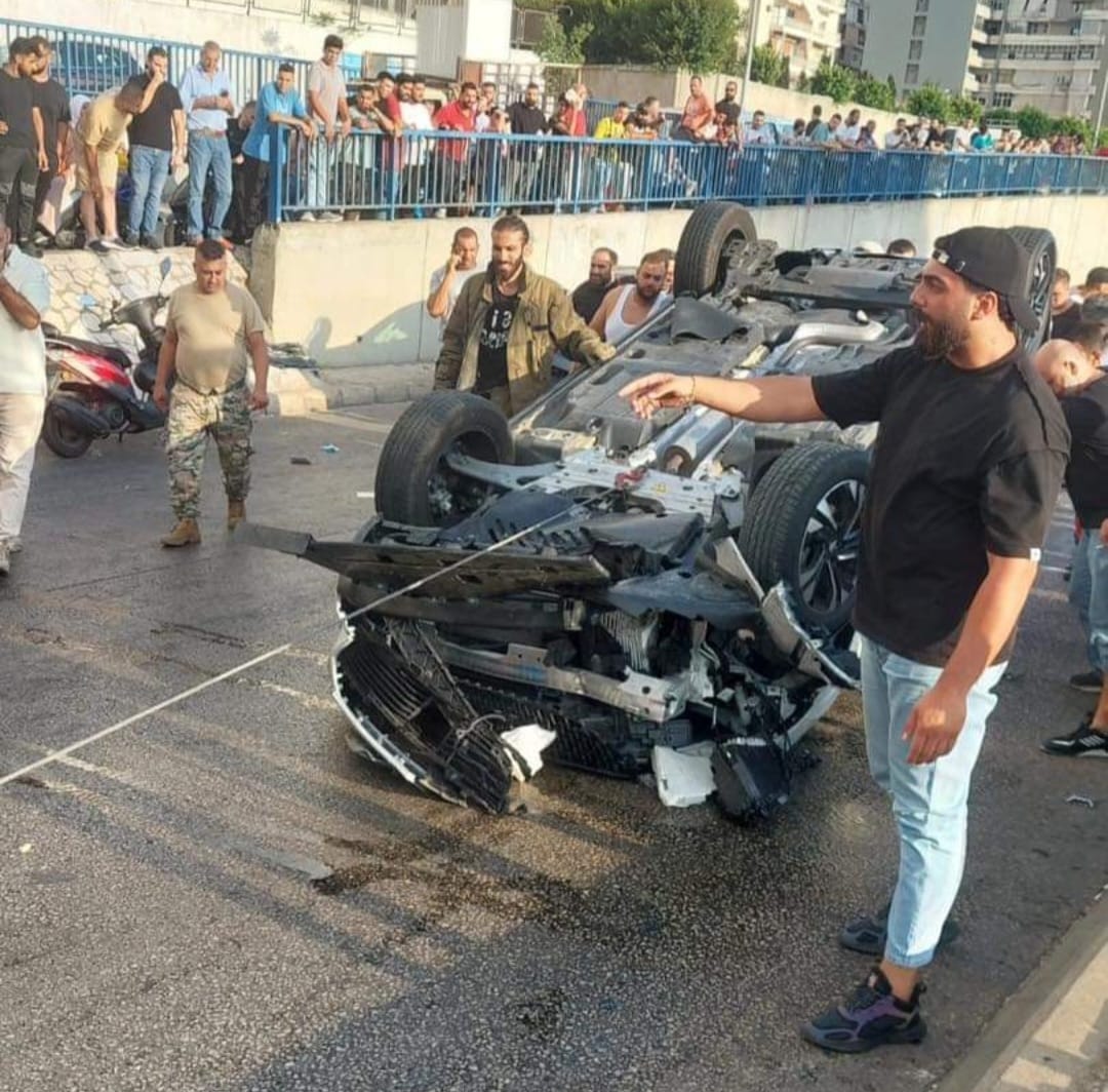 حادث سير حادث مروّع فوق نفق المدينة الرياضية وزحمة خانقة في المحلة