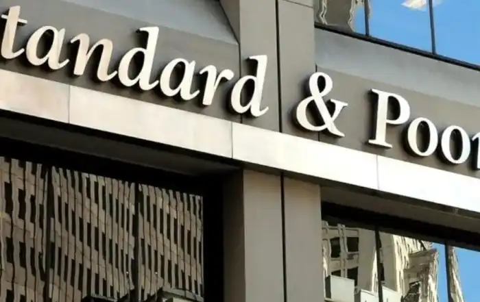 ستاندر اند بورز 8