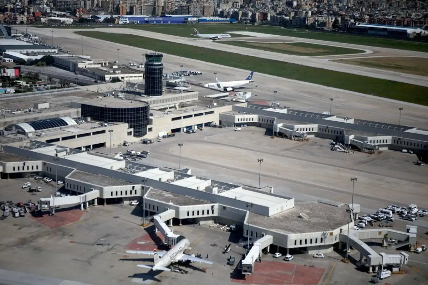 وصول طائرة مساعدات سعودية الى مطار بيروت