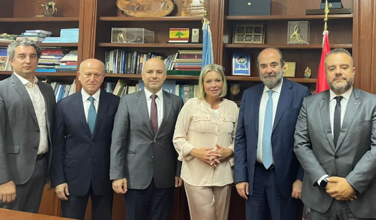 نواب المعارضة وفد من نواب المعارضة زار بلاسخارت: نرفض ادخال لبنان في الحرب