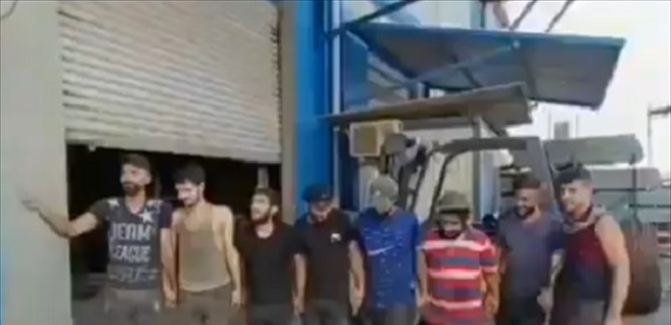 يرقصون الدبكة بالفيديو- عمّال رقصوا الدبكة على وقع الغارة