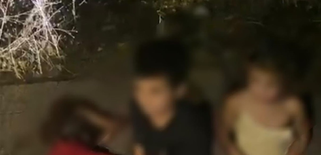 اطفال في أبي سمرا، ثلاثة أطفال قُصّر متروكون على قارعة الطريق