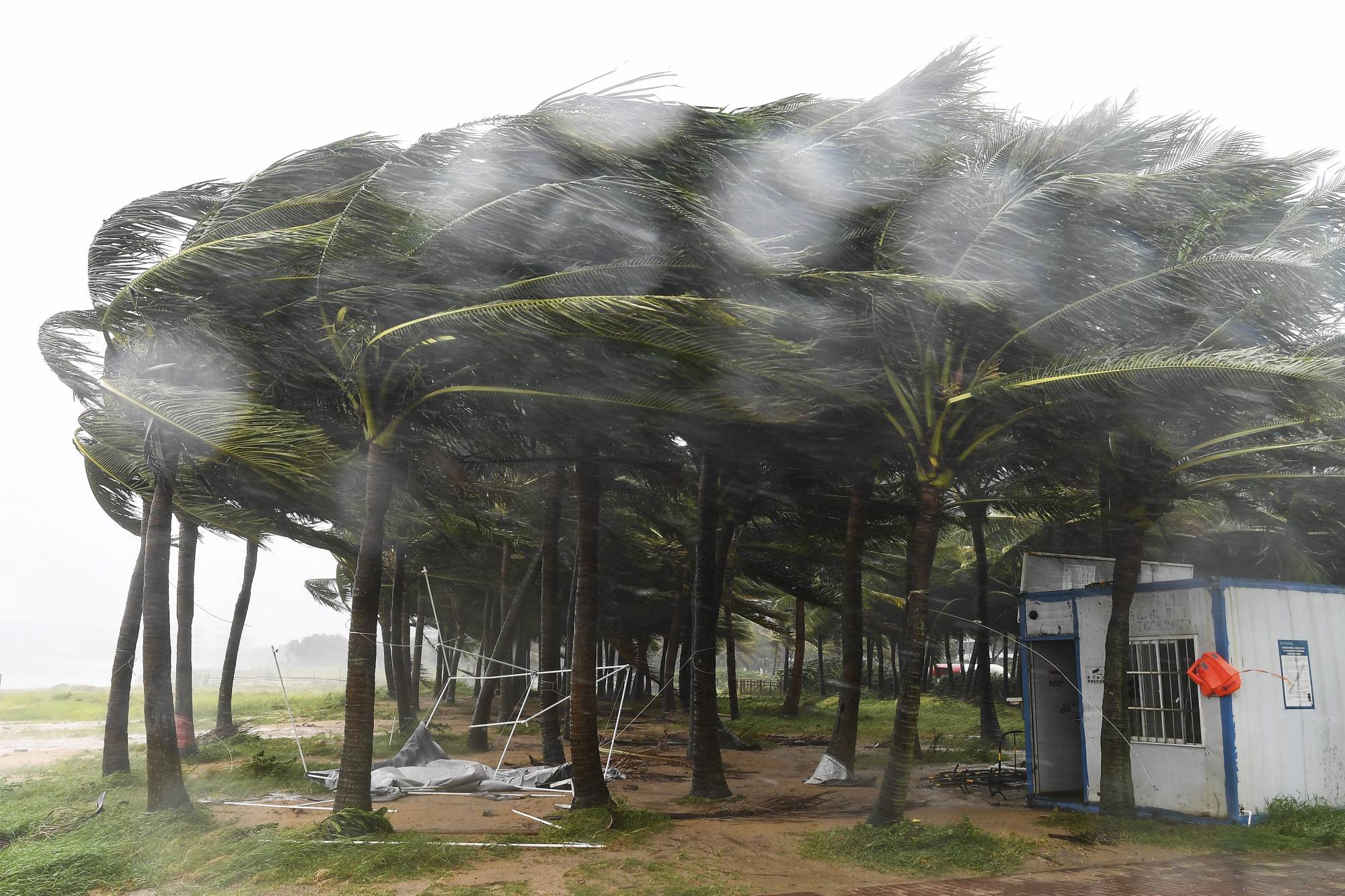 China Asia Typhoon بعد الصين، الإعصار ياغي يضرب فيتنام