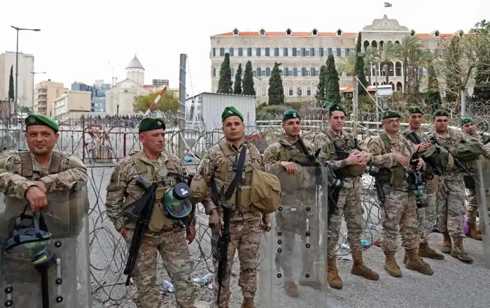 السرايا عسكريون