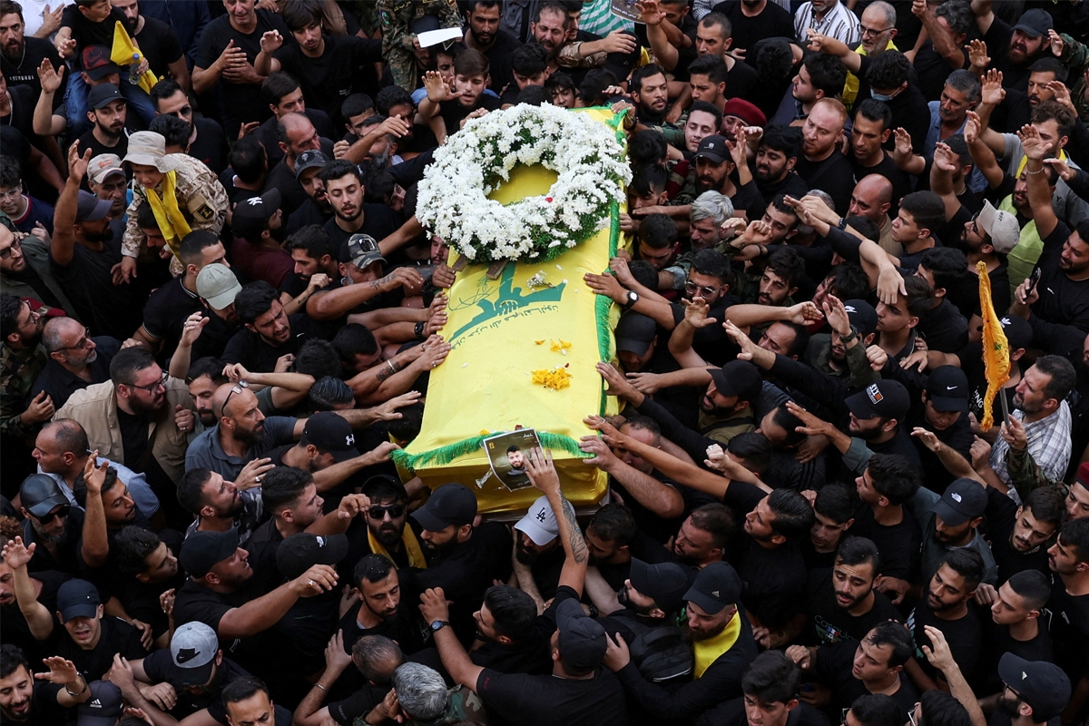 تشييع حزب الله5 إسرائيل تعطي مهلة للبنان وتتوعد «الحزب» بمفاجآت