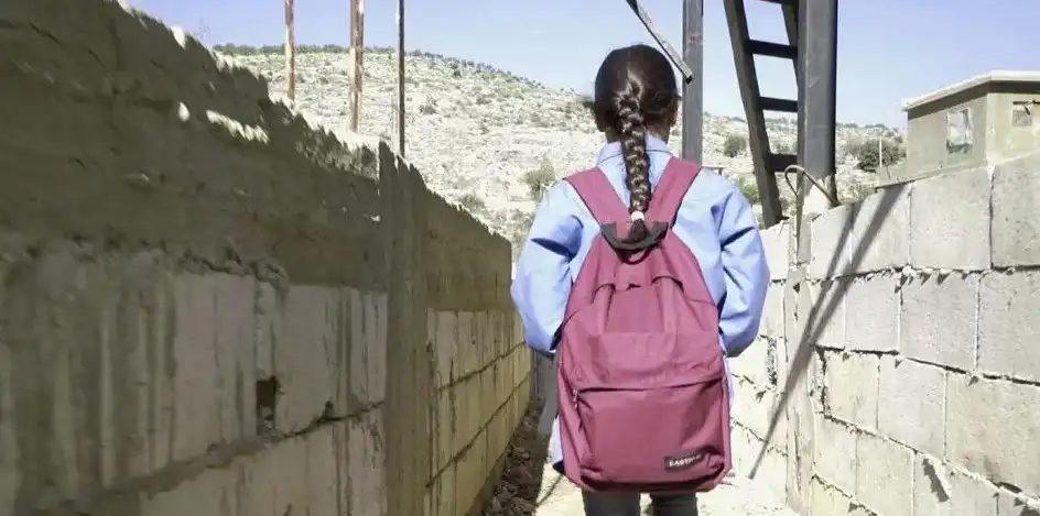 نازح تلميذة نازح تلميذة
