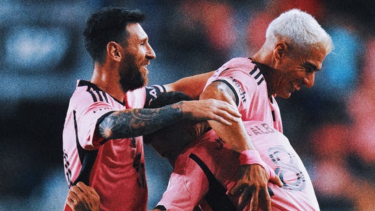 00c5aa99-messi1 ميسي وسواريز وألبا يساهمون في فوز إنتر ميامي في أولى مباريات البلاي أوف