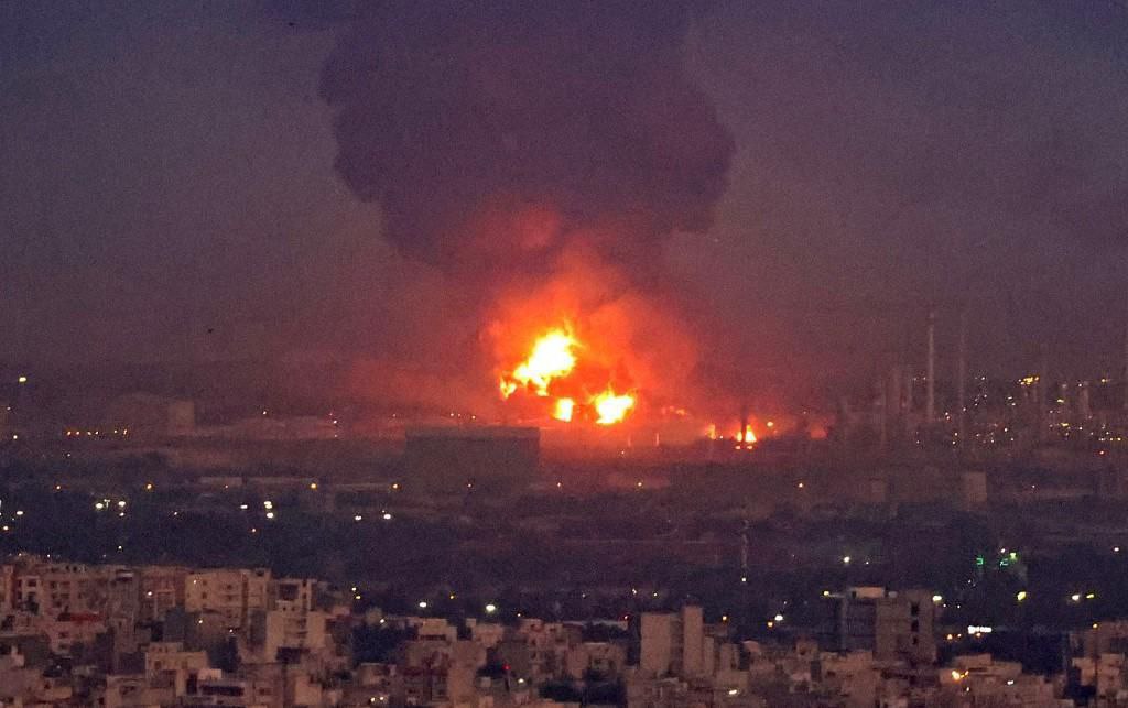 انباء عن استهداف محطة كهرباء في كرج الايرانية