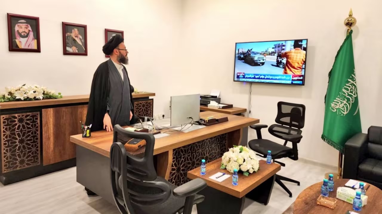 IMG_1297 الحسيني يتهم حزب الله بـ”تهديد وتخويف” عائلته وأحبّته: “حربكم معي”
