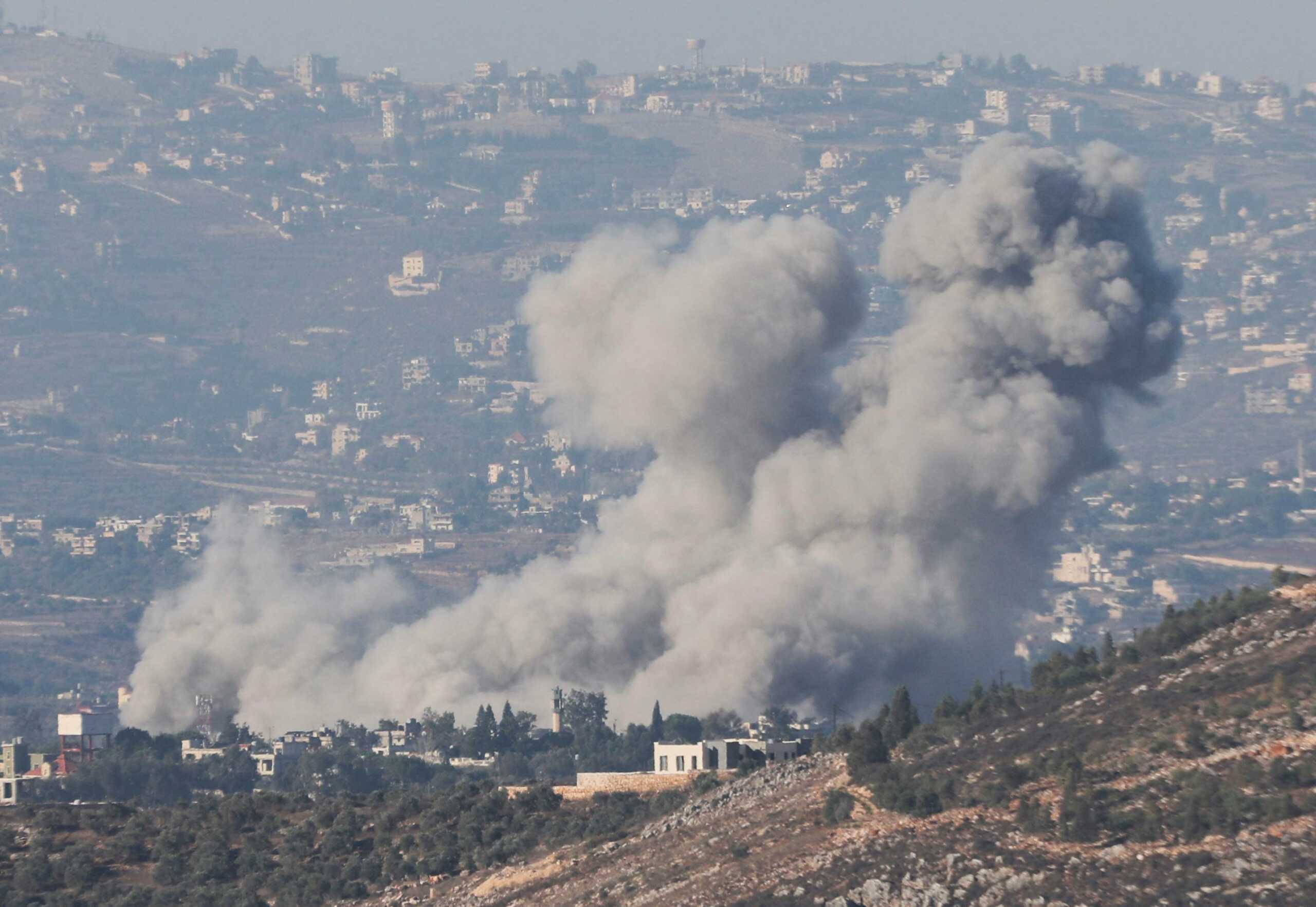 Smoke billows over southern Lebanon قصف لاطراف الناقورة وعلما الشعب وطيرحرفا صباحا وغارات على قضاءي صور وبنت جبيل