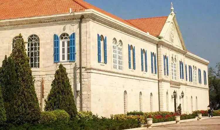 بخاري أشاد من بكركي بأهمية زيارة البابا لتعزيز السلام والتعايش