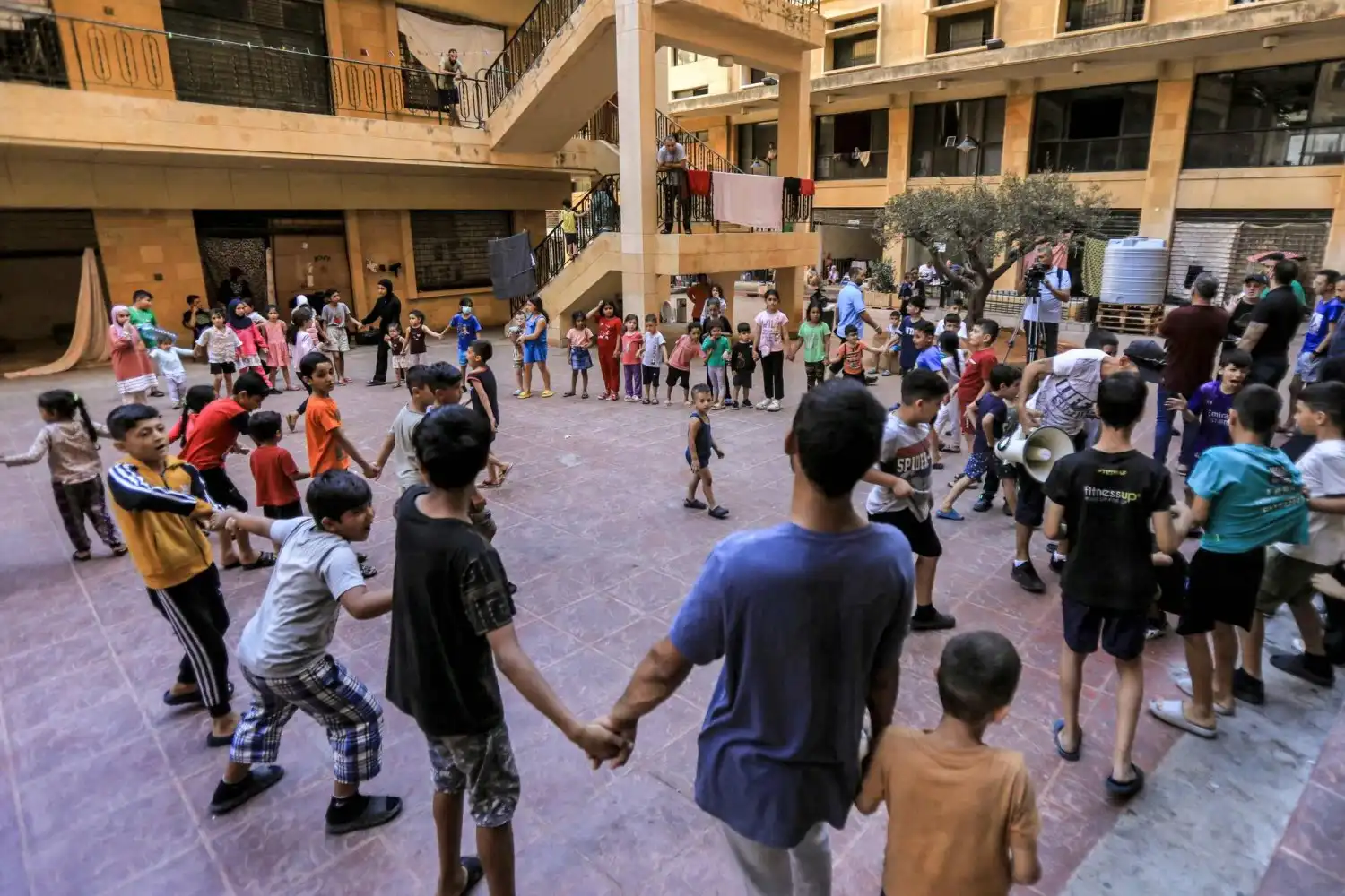 نازح ملعب مدرسة نازح ملعب مدرسة
