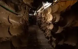 نفق 44