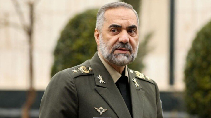 وزير الدفاع الايراني وزير الدفاع الإيراني: أتعهد بالردّ على الهجوم الإسرائيلي وعدم التسامح معه
