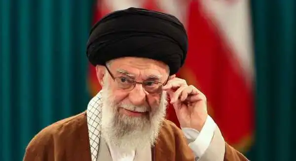 علي الخامنئي