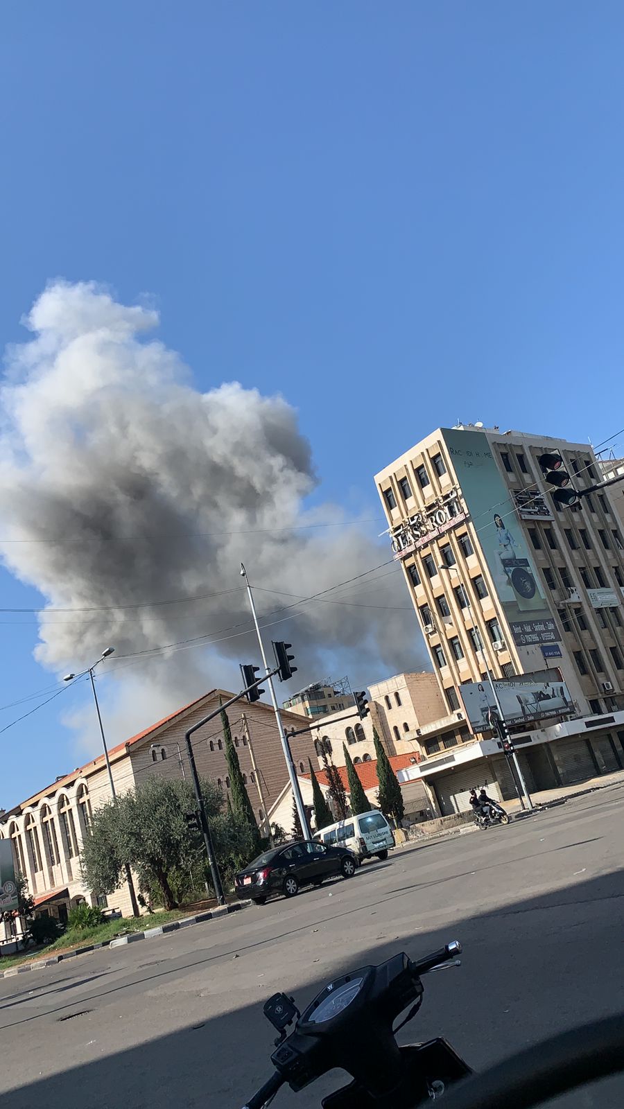 بالصورة- المبنى المستهدف على طريق صيدا القديمة في الشياح