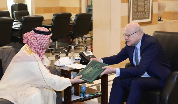 ميقاتي-بخاري ميقاتي تسلم من بخاري دعوة للمشاركة في قمة الرياض