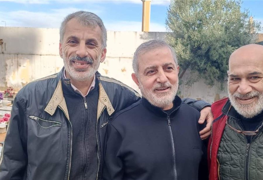 وفيق صفا في أوّل ظهور له، وفيق صفا في مقبرة الشهيدين