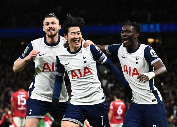 2024-tottenham-hotspurs-son-heung-958593100_d289a7 توتنهام يقصي مانشستر يونايتد في مباراة مجنونة بكأس الرابطة الإنجليزية