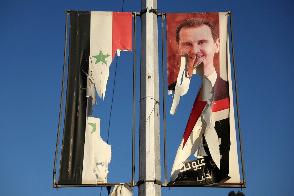 SYRIA-CONFLICT-JIHADISTS بعد سقوط النظام السوري ورئيسه، هذا ما كتبه سياسيو لبنان
