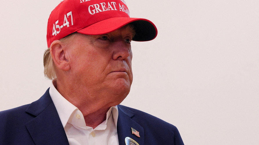 FILE PHOTO: Republican presidential nominee former U.S. President Donald Trump votes on Election Day in Palm Beach غير مريح ومُكلف، ترامب يعتزم إلغاء التوقيت الصيفي