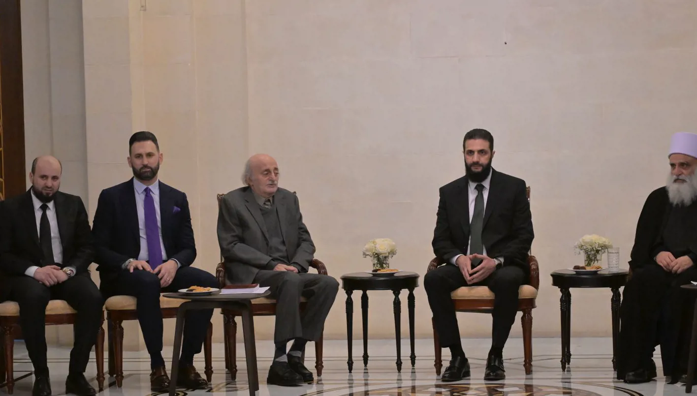 جنبلاط والوفد المرافق مع الشرع جنبلاط والوفد المرافق مع الشرع